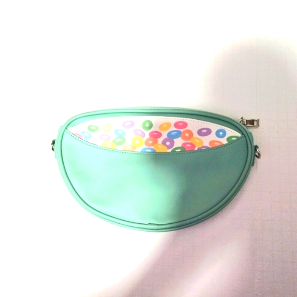 Cereal bowl clutch